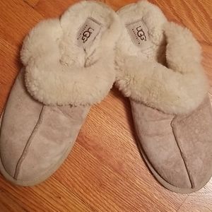 Ugg slides size 9